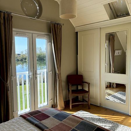 Kinsale Lodge - Cotswolds Lakeside - Spring Lake South Cerney Dış mekan fotoğraf