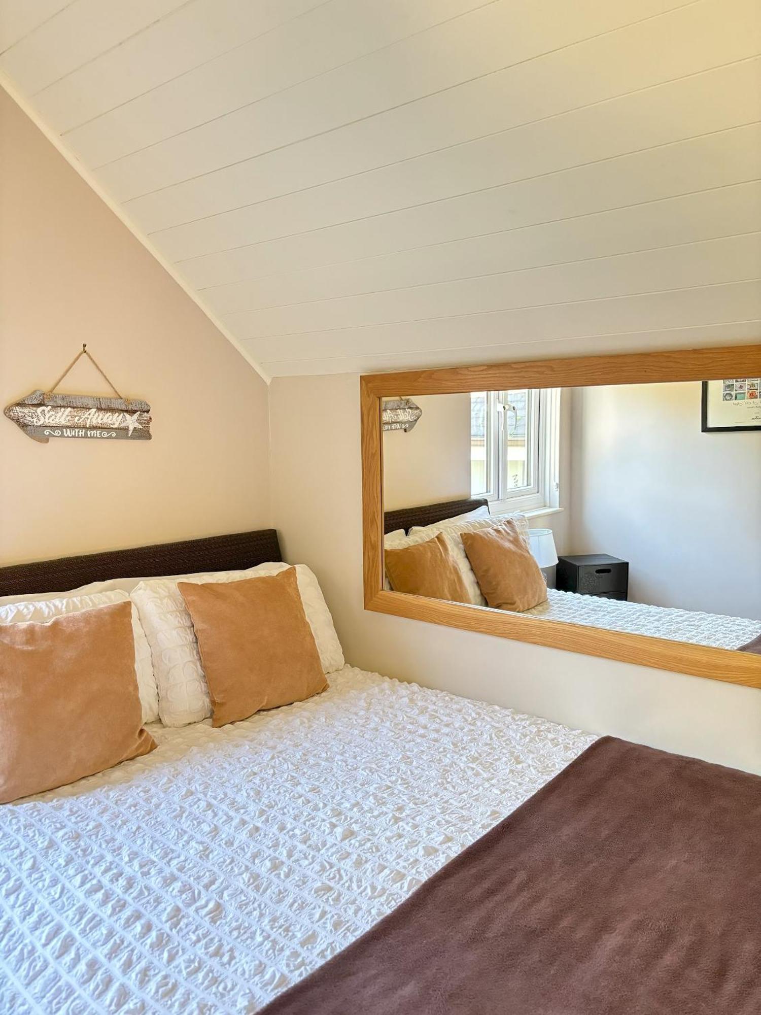 Kinsale Lodge - Cotswolds Lakeside - Spring Lake South Cerney Dış mekan fotoğraf