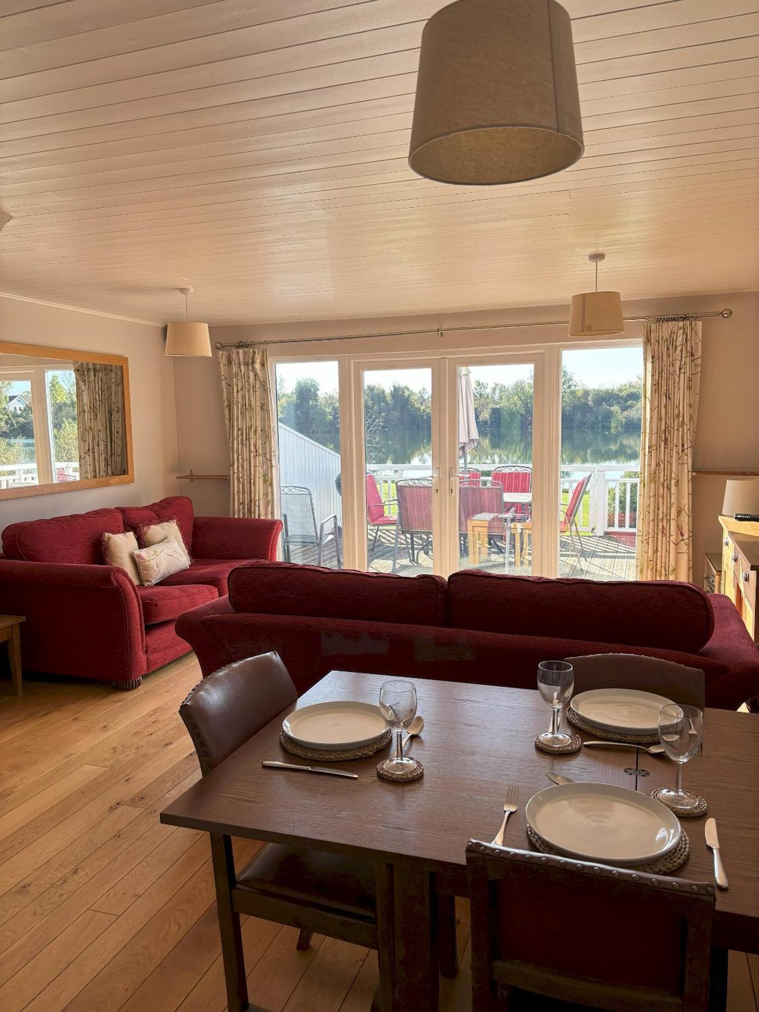 Kinsale Lodge - Cotswolds Lakeside - Spring Lake South Cerney Dış mekan fotoğraf