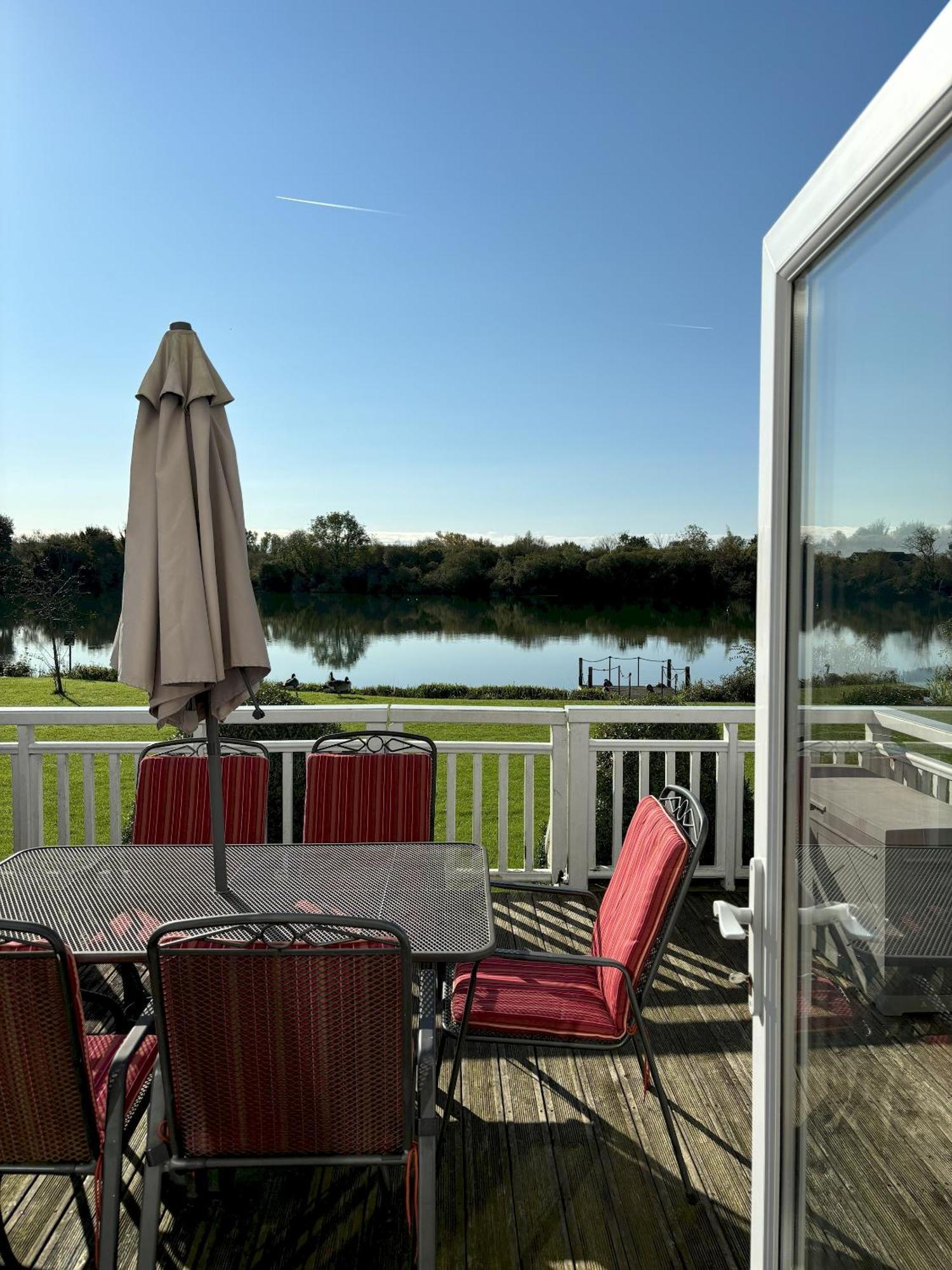 Kinsale Lodge - Cotswolds Lakeside - Spring Lake South Cerney Dış mekan fotoğraf
